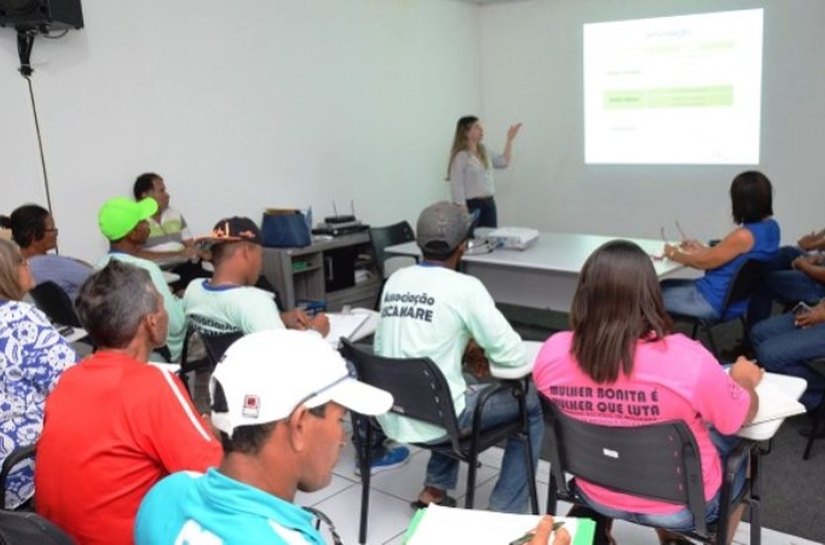 Reunião discute a implantação da coleta seletiva em Coruripe