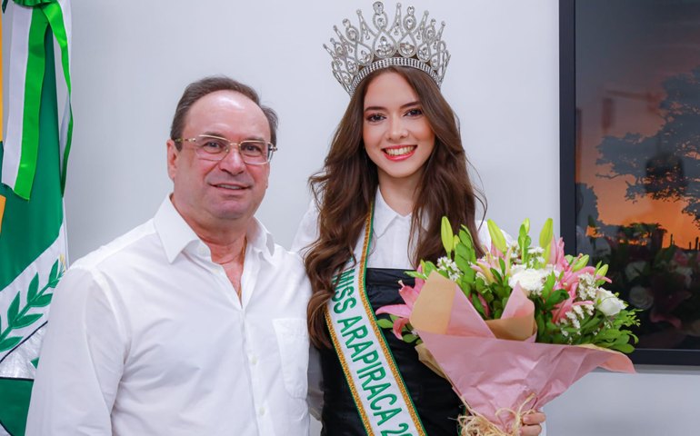 Miss Arapiraca é recebida pelo prefeito Luciano Barbosa