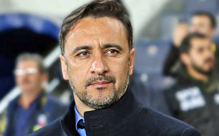 Vitor Pereira chama Fábio Santos de 'covarde' e rebate técnico do Corinthians