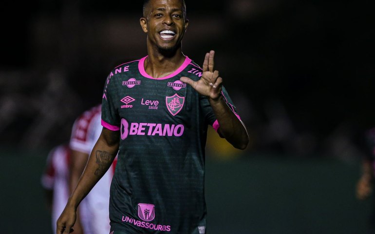 Fluminense volta ao Maracanã, sofre para vencer Sampaio Corrêa e segue líder da Taça Guanabara