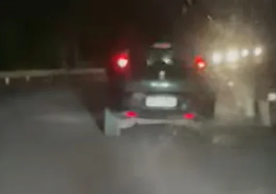 Imagens flagram carro em “zigue-zague” momentos antes de acidente em Satuba
