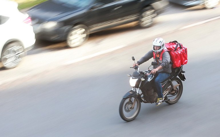 CE debate criação do dia dos motociclistas profissionais nesta quinta