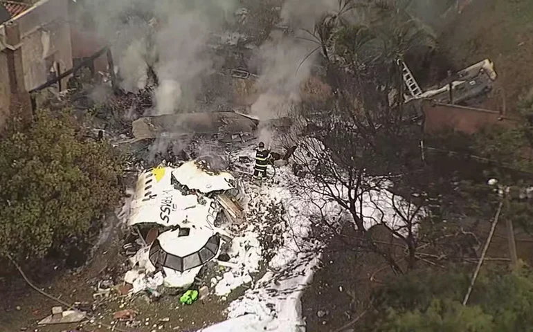 Caixa-preta do avião que caiu em Vinhedo já foi encontrada, diz Derrite