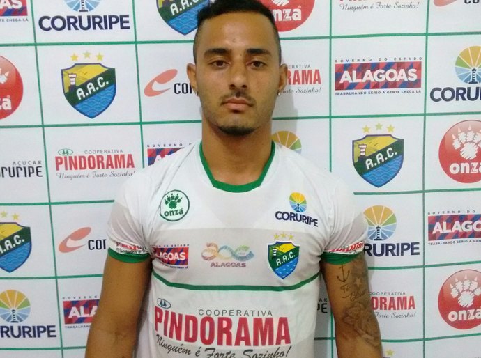 Meia de ligação Felipe Sertânia, é o novo contratado do Coruripe