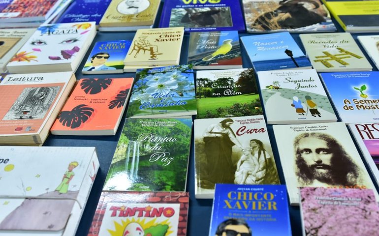 Biblioteca Municipal recebe doação de 200 livros da Biblioteca Estadual Graciliano Ramos