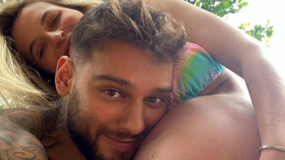 Lucas Lucco mostra spoiler do quartinho do filho