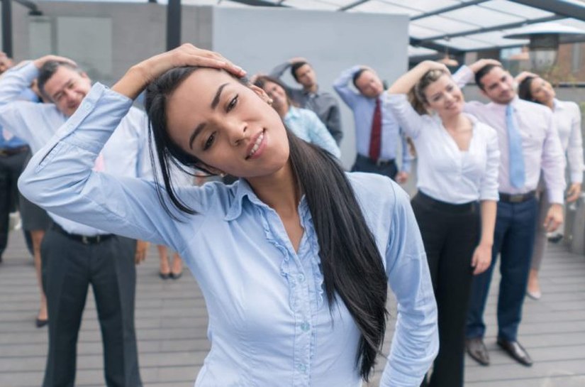 Saiba como se prevenir dos perigos de trabalhar sentado por muito tempo