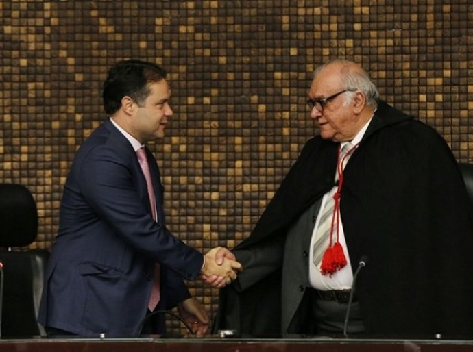 Renan Filho participa de posse do novo presidente do TRE-AL