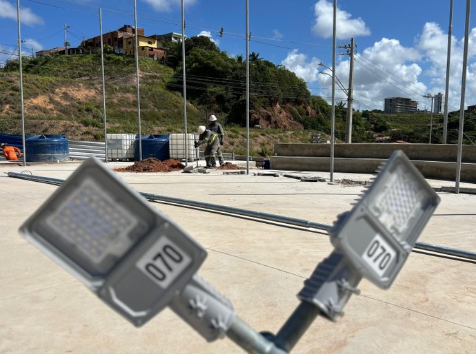 Prefeitura revitaliza áreas de convívio de grotas em Maceió e amplia rede de iluminação pública