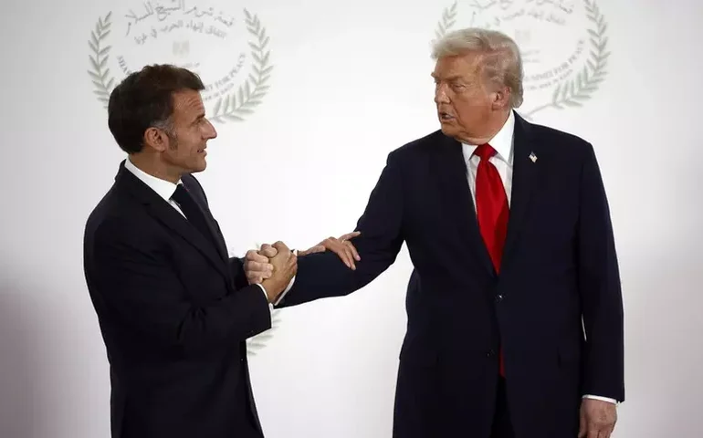 Macron diz que Trump 'se afasta de aliados e de normas internacionais'