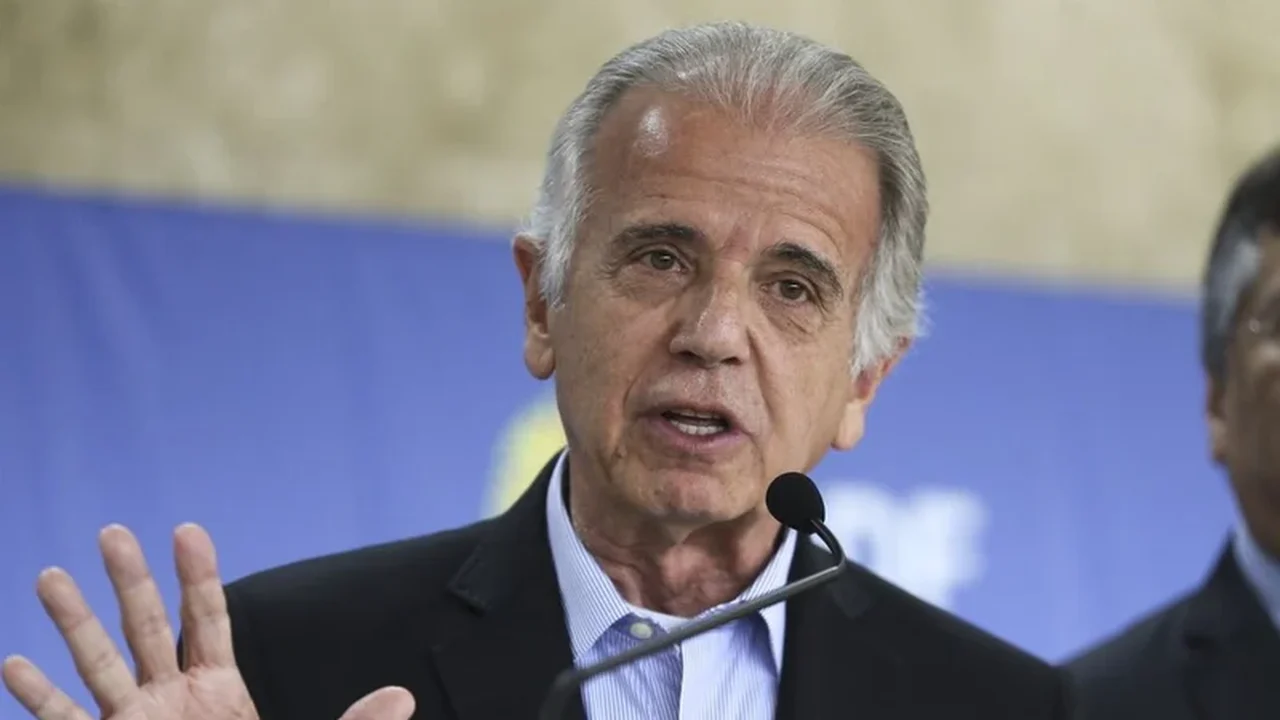 Múcio afirma que, em caso de invasão dos EUA, melhor opção é 'abrir o portão'