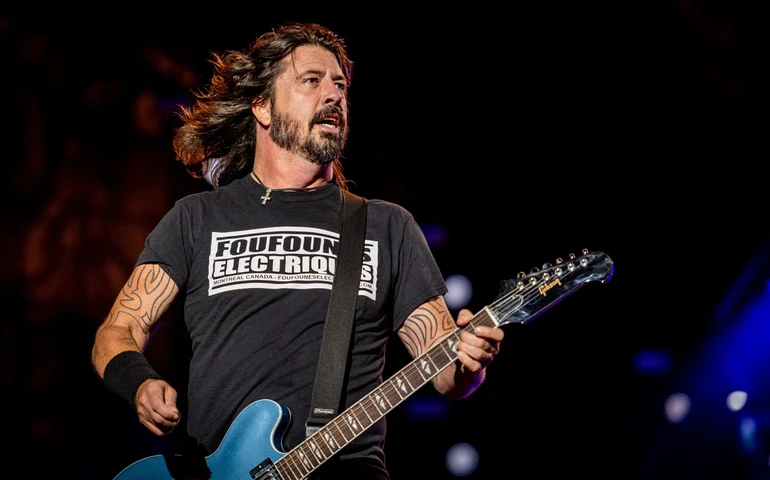 Dave Grohl, do Foo Fighters, anuncia nascimento de filha fora do casamento e diz que faz 'de tudo pelo perdão' da esposa
