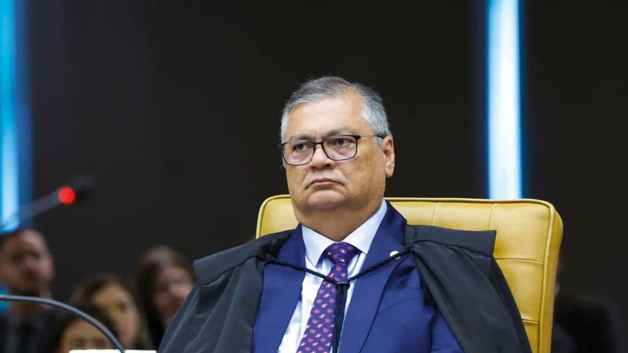 Dino retira sigilo e ordena envio de material da operação sobre produtora de 'Dark Horse' à PF