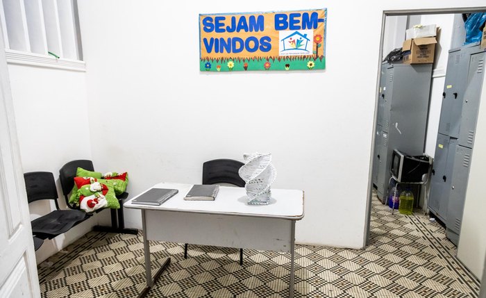 Famílias oriundas do Mutange já estão seguras e abrigadas na Escola Pompeu Sarmento Famílias oriundas do Mutange já estão seguras e abrigadas na Escola Pompeu Sarmento