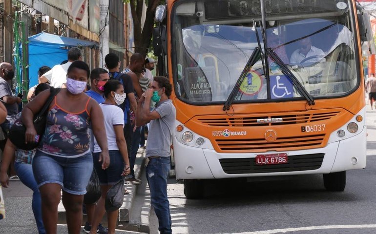 SP vai obrigar uso de máscara em ônibus