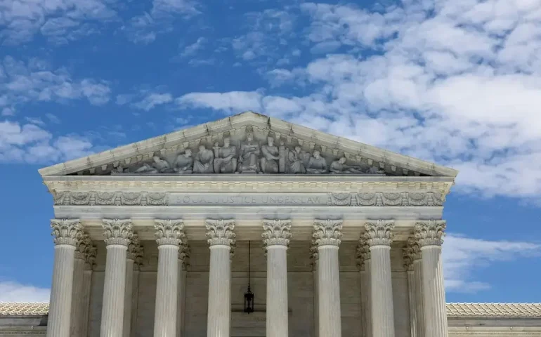 Nos EUA, democratas acusam juízes da Suprema Corte de corrupção