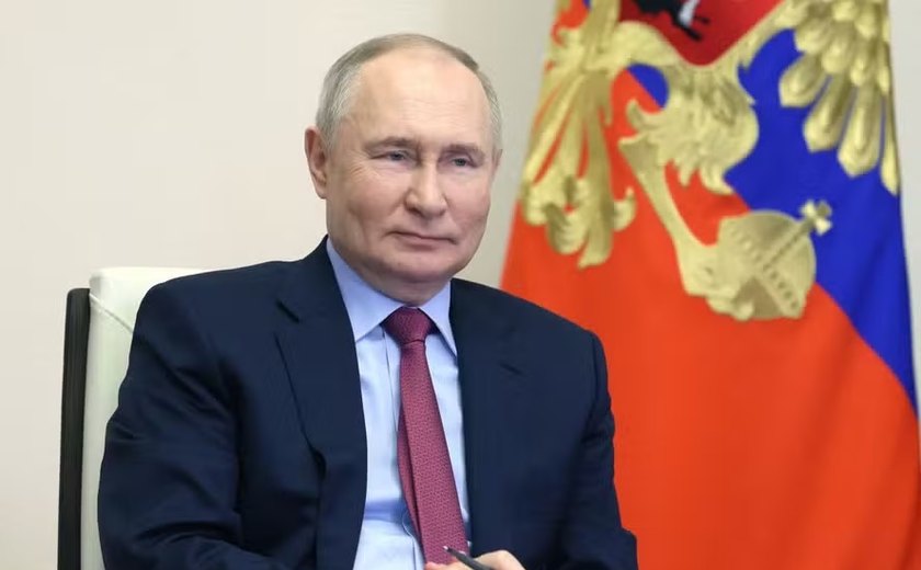 Putin ordena exercícios nucleares com tropas perto da Ucrânia