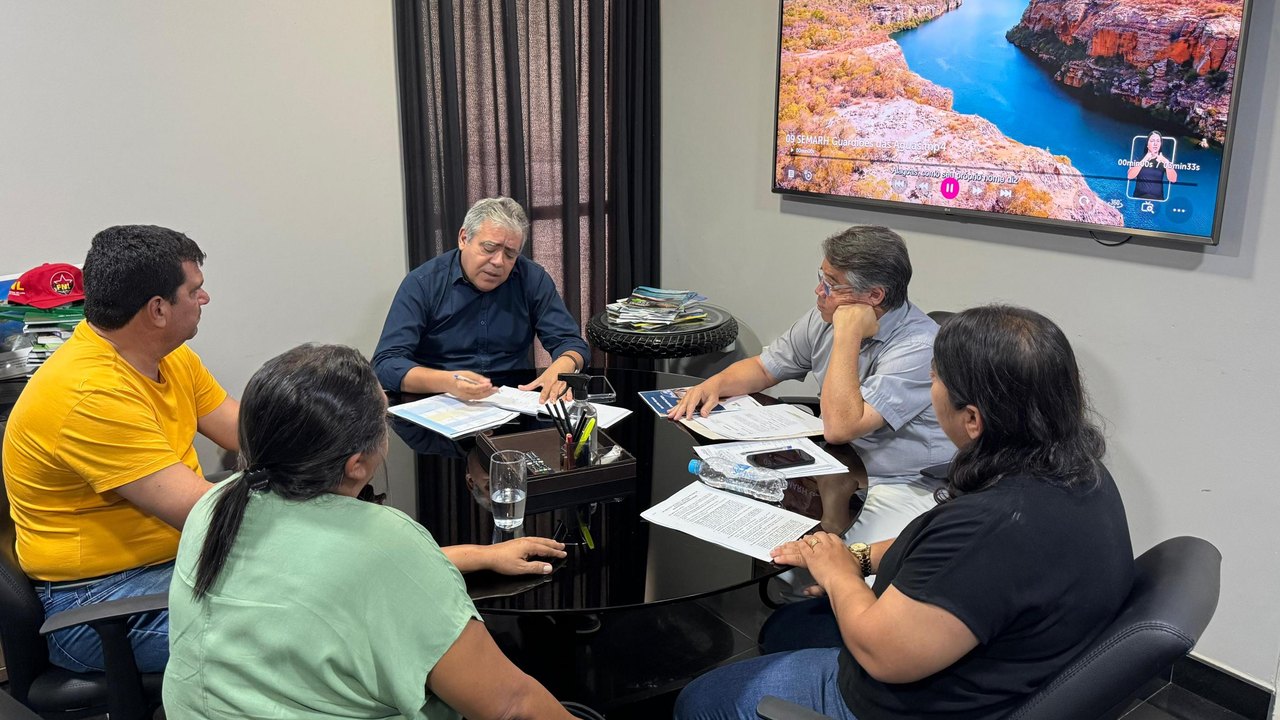 Semarh e cooperativa de Arapiraca discutem abastecimento hídrico e fortalecimento da agricultura familiar