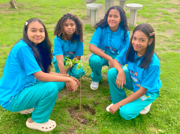 Grupos de Educação Ambiental de Campo Alegre participam de Plantio no Conjunto Habitacional Olival Tenório