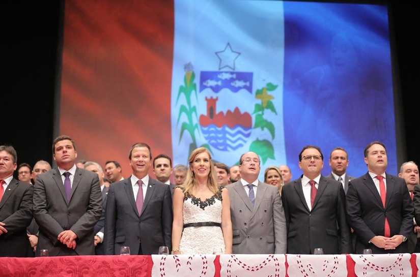 Em cerimônia prestigiada, Fernanda Marinela toma posse como presidente da OAB/AL