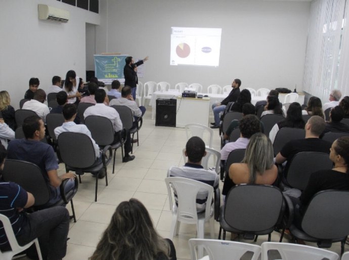 Estudantes e empresários conhecem potencial de gás natural