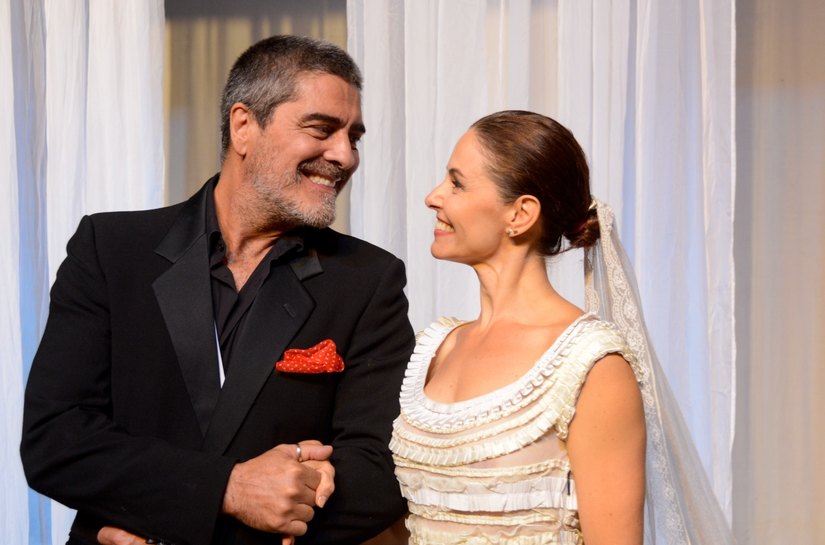 Junno Andrade retorna aos palcos onde contracena com Bianca Rinaldi na comédia “Casa, Comida e Alma Lavada”