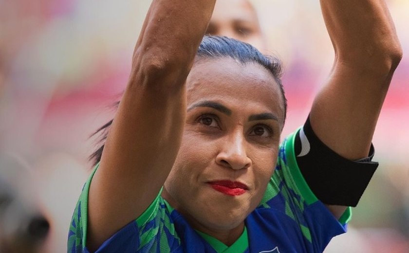 Maior artilheira do torneio, Marta dá adeus à Copa do Mundo com eliminação do Brasil