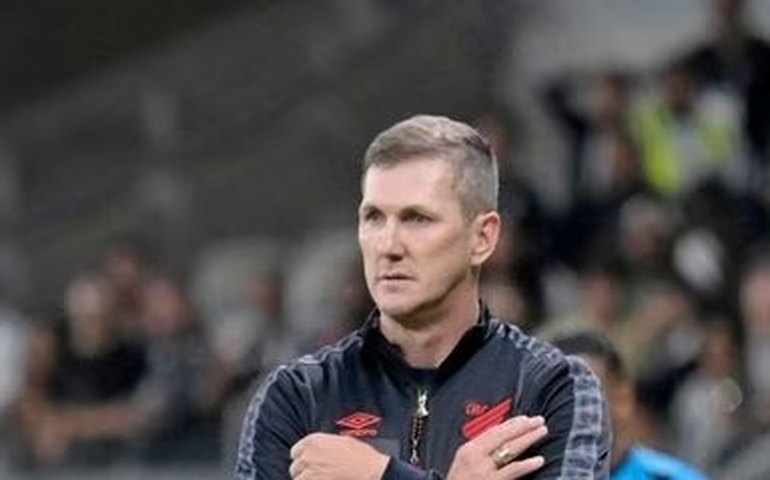 Apresentado no Santos, Paulo Turra tenta fazer as pazes e pede para torcida confiar no trabalho