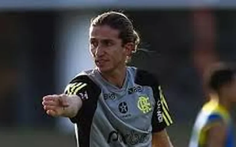 Filipe Luís lamenta queda de Dorival e despista sobre seleção: 'Tenho contrato com o Flamengo'