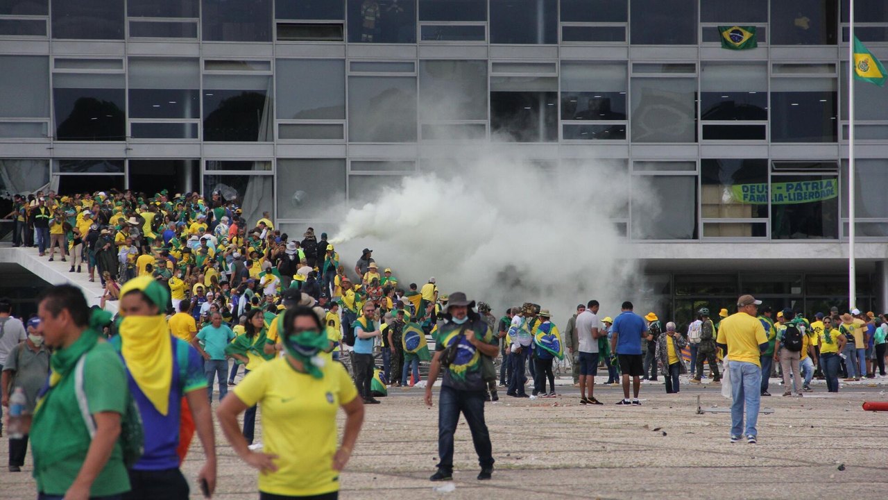 Pesquisa Quaest aponta que 56% dos brasileiros são contra a anistia aos envolvidos no 8 de Janeiro