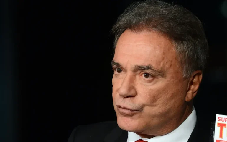 Alvaro Dias é reconhecido como anistiado político por período em que foi vereador na ditadura