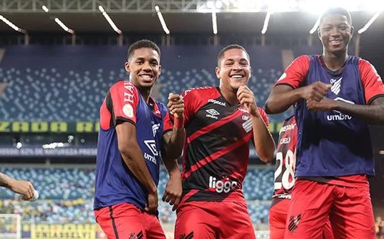 Palmeiras envia ofício à CBF e questiona Vuaden e VAR contra o São Paulo