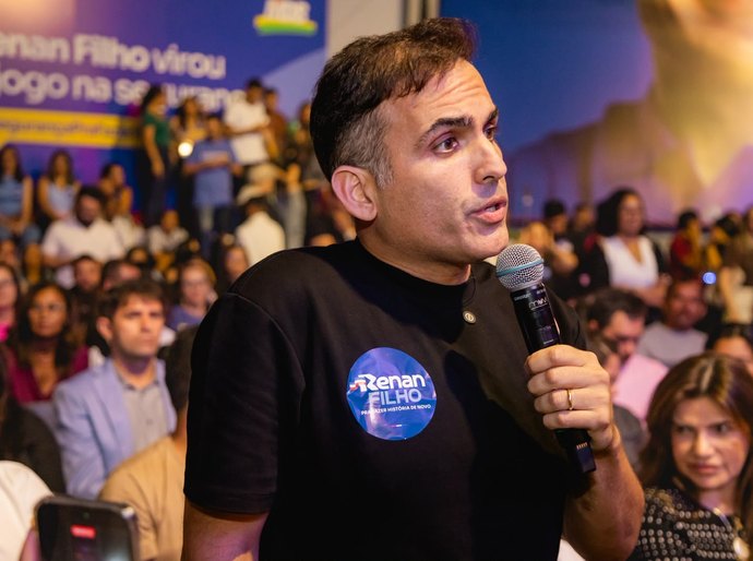 Em debate sobre educação, Renato Filho propõe ampliar modelo de escolas bilíngues de Pilar para todo o estado