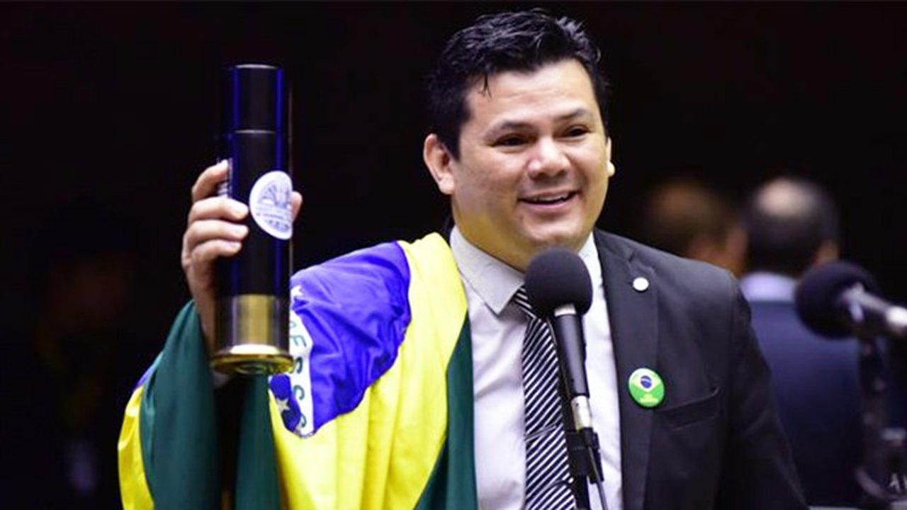 Deputado admite ter usado apelido da Odebrecht para xingar Gleisi, mas depois tenta negar