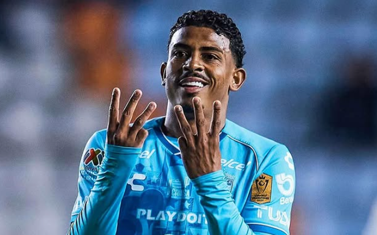 Pachuca se despede de John Kennedy, que retorna ao Fluminense em meio a possível saída de Arias