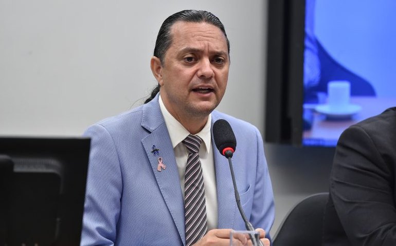 Projeto cria política nacional para garantir terapia nutricional no SUS