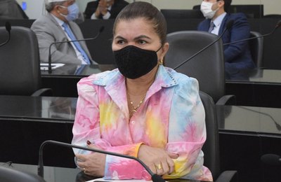 Ângela Garrote solicita pavimentação do acesso à Serra do Cruzeiro, em Igaci