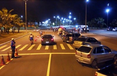 Lei Seca aborda 310 veículos e retira de circulação 19 condutores por alcoolemia