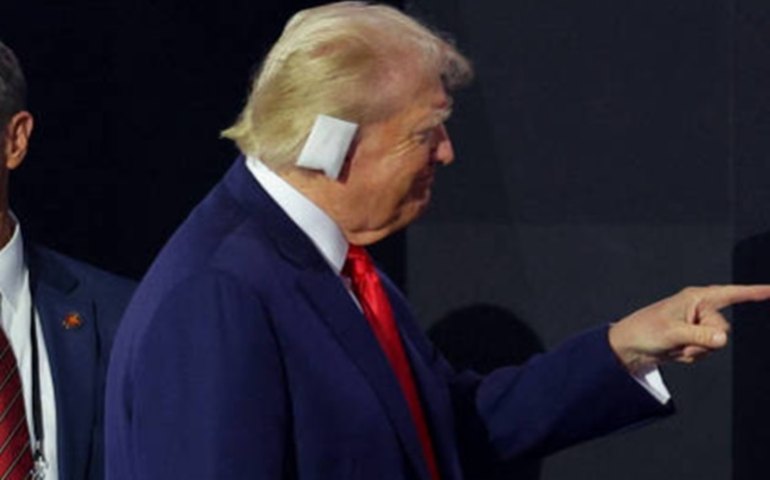 EUA: Trump é nomeado candidato republicano sem discursar e com curativo na orelha