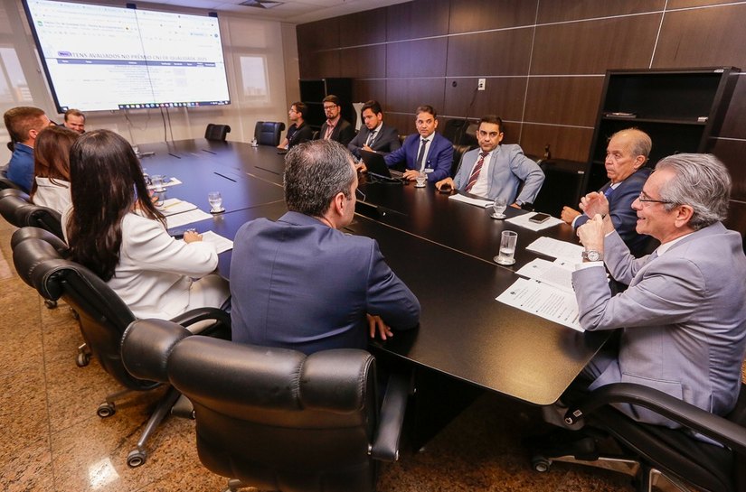 Presidente Fábio Bittencourt conduz reunião do Comitê de Gestão Estratégica do TJAL