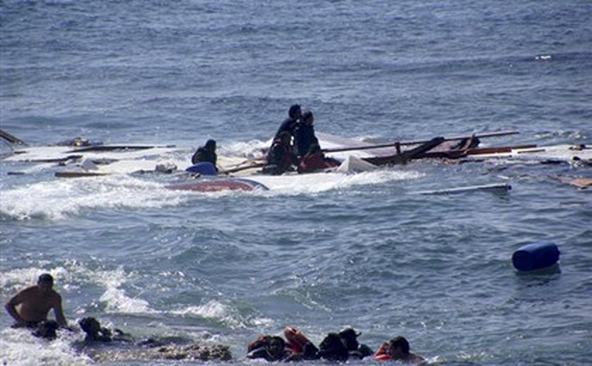 Naufrágio perto de ilha grega deixa pelo menos 28 mortos