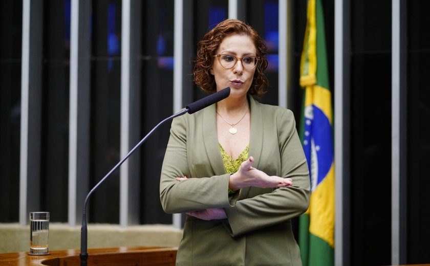 Carla Zambelli testa positivo para covid-19, afirma assessoria da deputada