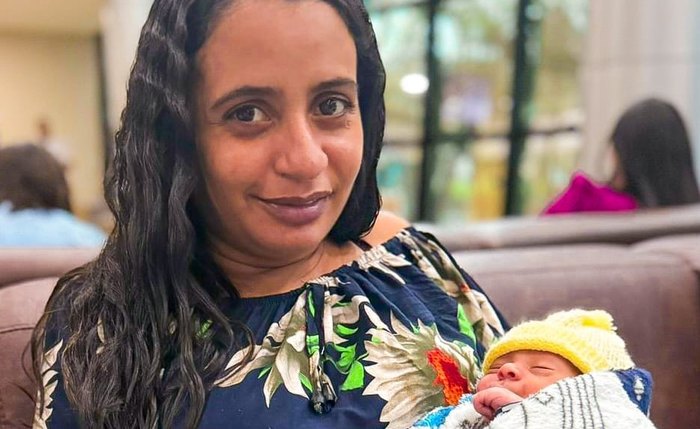 Mãe e bebê que nasceu prematuro na Maternidade do Hospital da Cidade, em Maceió