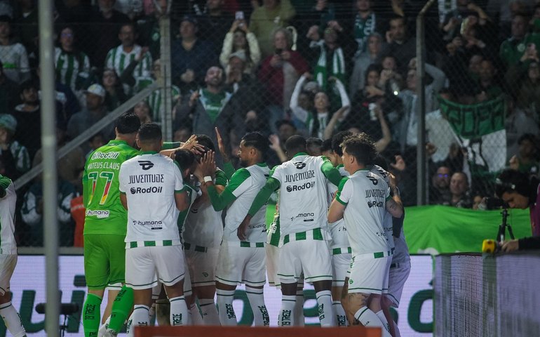 Corinthians é dominado, perde do Juventude, mas gol no fim dá ânimo para volta em São Paulo