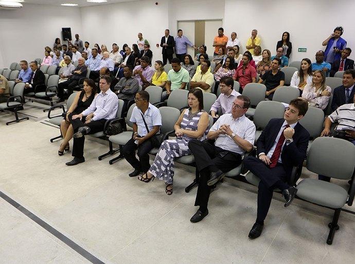 Promotor de Justiça aposentado é homenageado em Fórum de Penedo