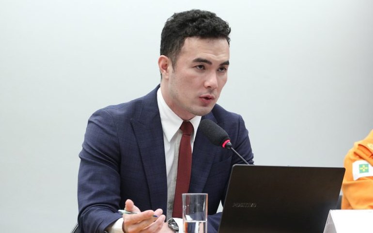 Comissão discute projeto que torna obrigatória presença física de idoso para assinar contrato de crédito