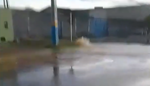 Vazamento deixa moradores sem água na Barra dos Coqueiros