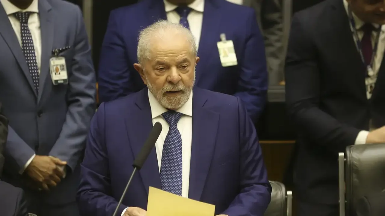 Governo monitora CPI do INSS e vê repercussão distante de afetar imagem de Lula