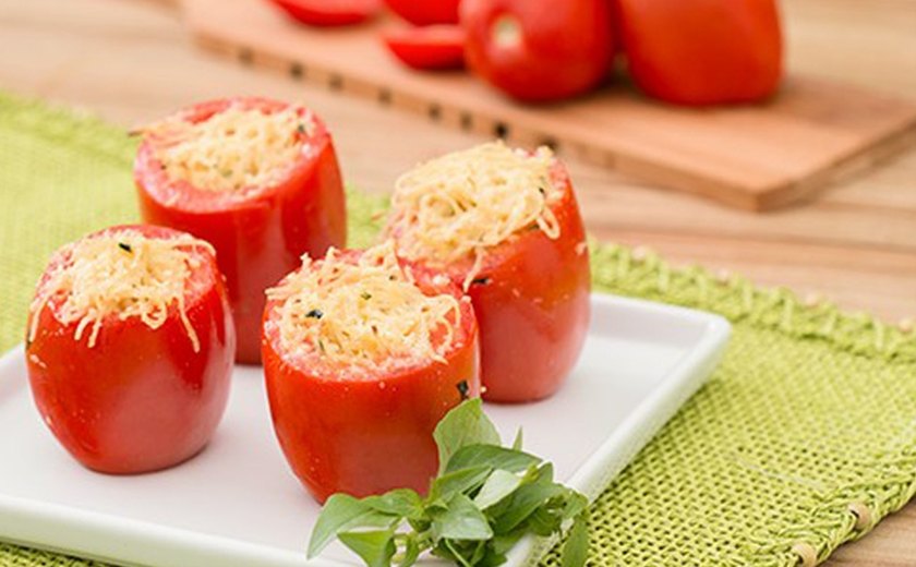 Aprenda a preparar tomates recheados