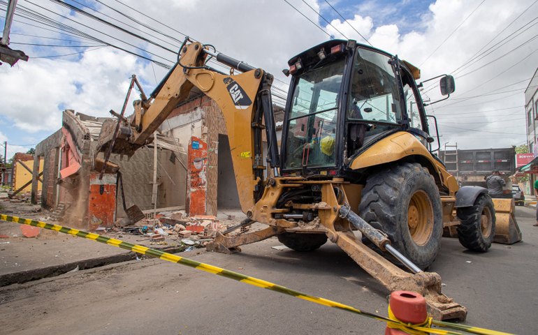 Operação remove barracas para dar celeridade à construção do novo Mercado do Tabuleiro